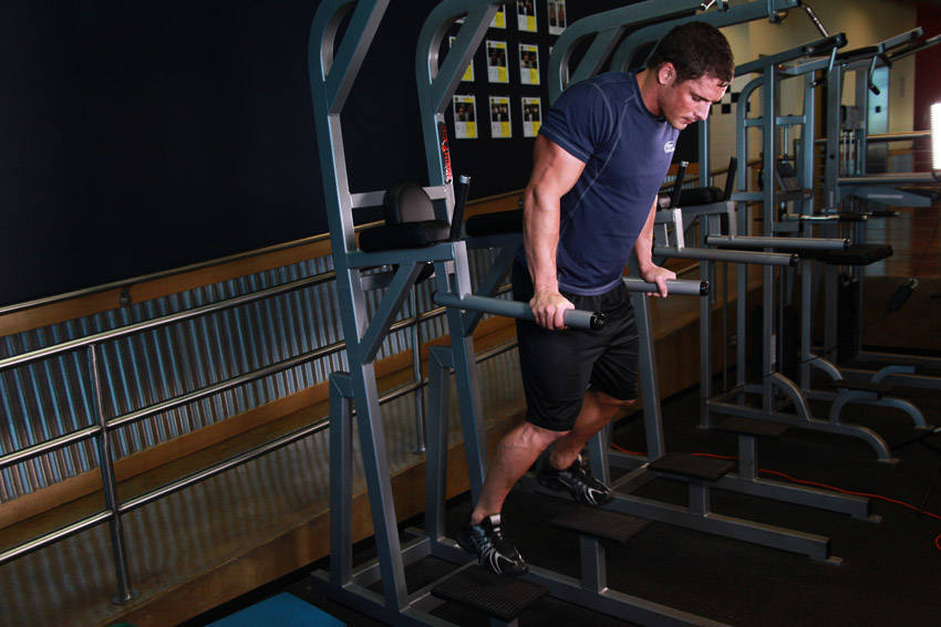 Dips - Chest Version demonstration