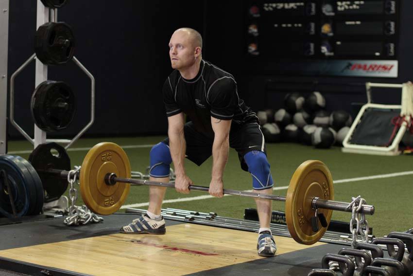 Sumo Deadlift With Chains
