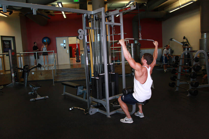 Wide-grip Lat Pulldown