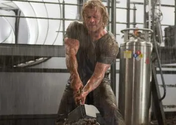Watch Chris Hemsworth Looking Extremely Muscular For Thor: Ragnarok