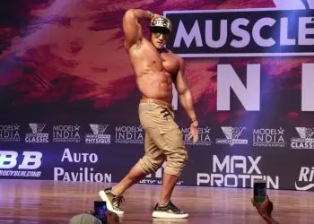 Watch Chul Soon Posing At MuscleMania 2016 India & Asia