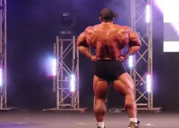 WATCH: Roelly Winklaar Massive Off-Season Guest Posing