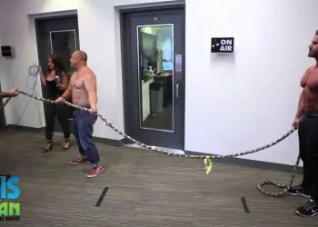 Watch Jay Cutler Beats 6 People In A Tug Of War