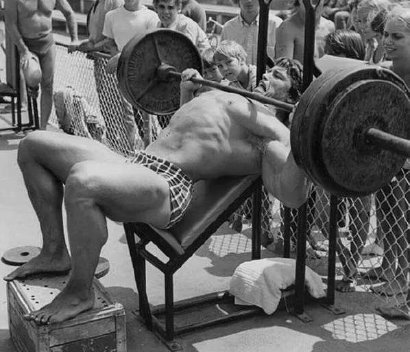 arnold-incline-barbell-presses