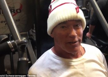 WATCH: Working out to celebrate! – Arnold Wishes Merry Christmas