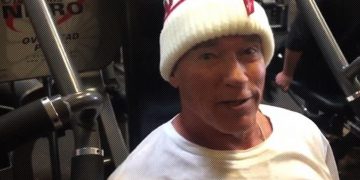WATCH: Working out to celebrate! – Arnold Wishes Merry Christmas