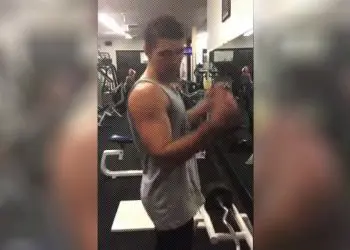 WATCH: The Kipping Curl.. ? CrossFit Promise Best Bicep Exercise – Funny