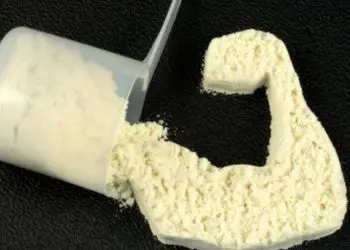 Whey vs. Casein – Benefits & Disadvantages You Should Know!
