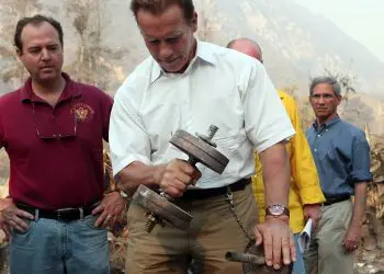 Arnold Schwarzenegger Finds Dumbbells Everywhere He Goes… Hilarious Video