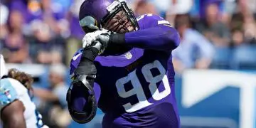 Vikings DT Dwarfed by Strongman Hafþór Björnsson