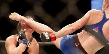 Holly Holm finishes Bethe Correia