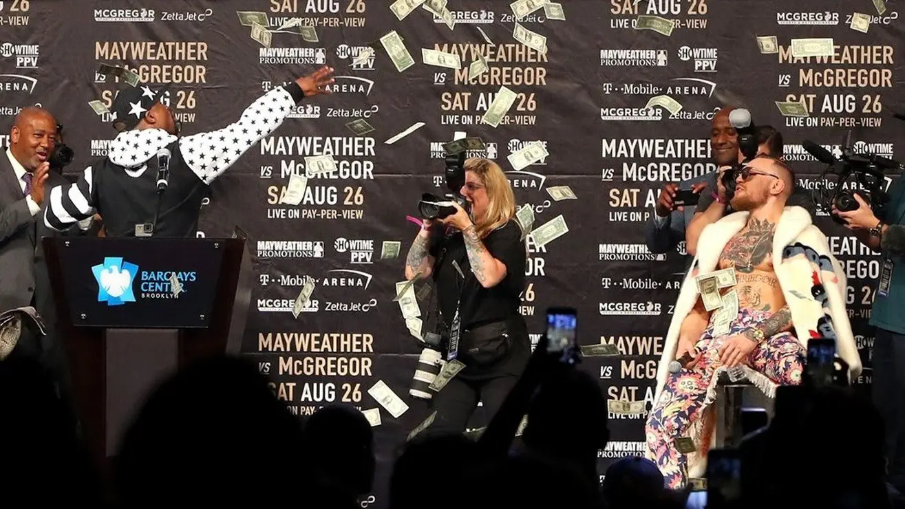 Floyd Mayweather mocked for "making it rain"