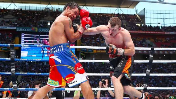 Jeff Horn, right, defeated Manny Pacquiao