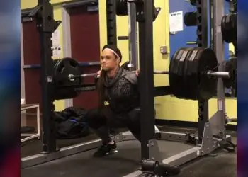 Watch: Powerlifter Amanda Lawrence Hit An Enormous 585-Pound Squat