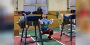 Watch: Weightlifter Tao Wenli Crush A Front Squat 3.6x His Bodyweight