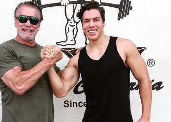 Joseph Baena deadlifting