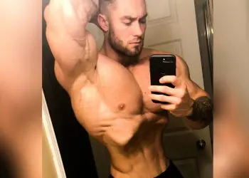 Chris Bumstead Vaccum Pose