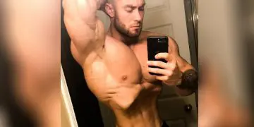 Chris Bumstead Vaccum Pose