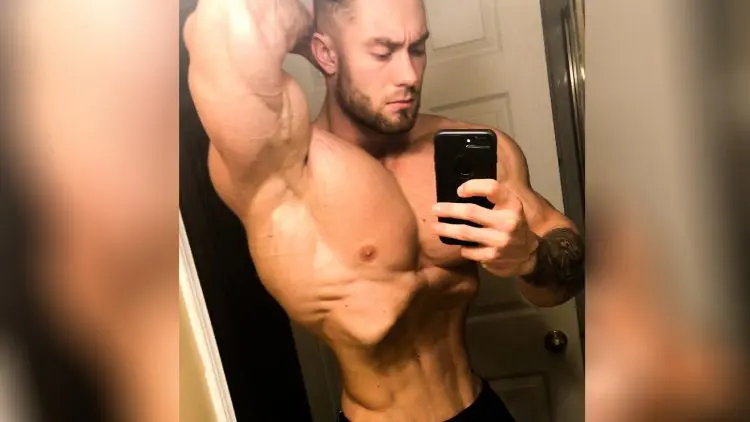 Chris Bumstead Vaccum Pose