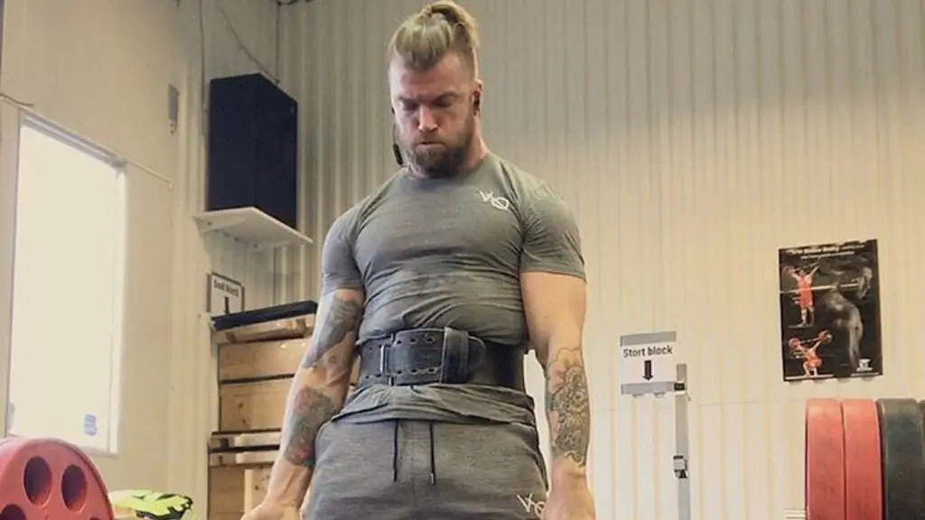 Sexy Crossfit Priest Chris Hemsworth