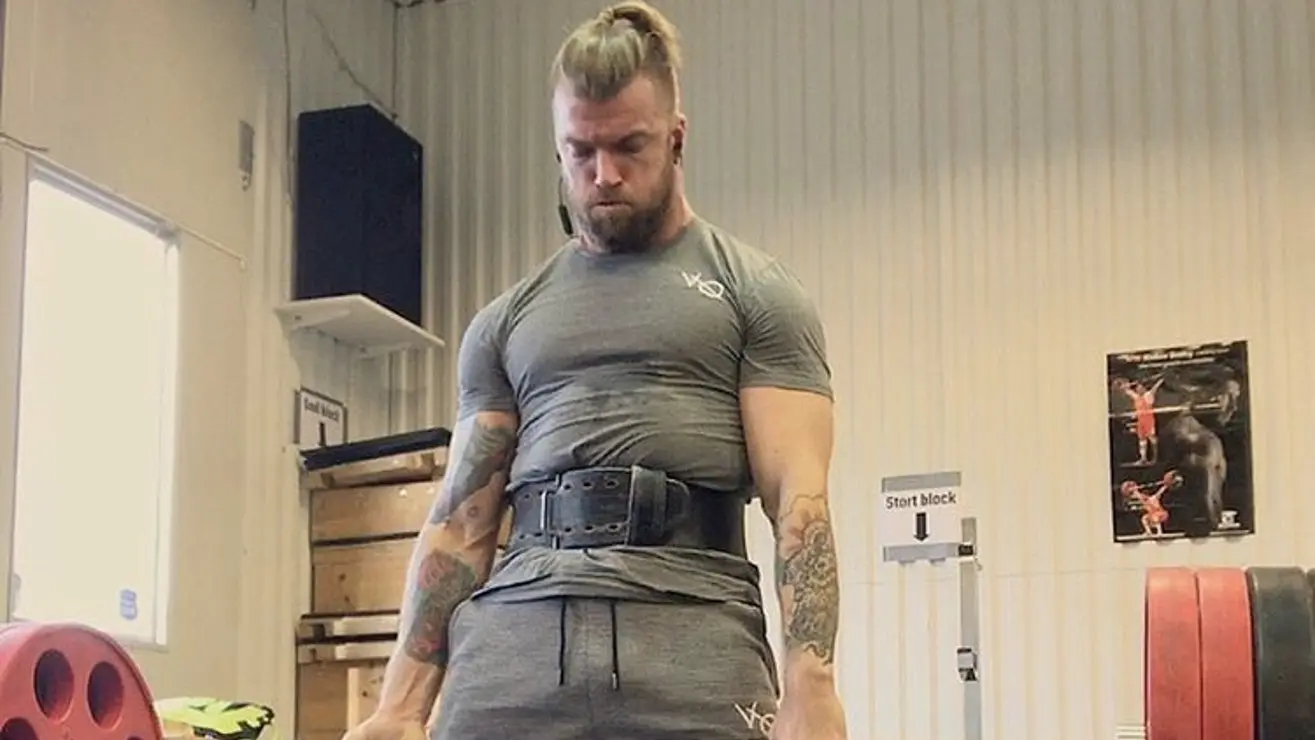 Sexy Crossfit Priest Chris Hemsworth