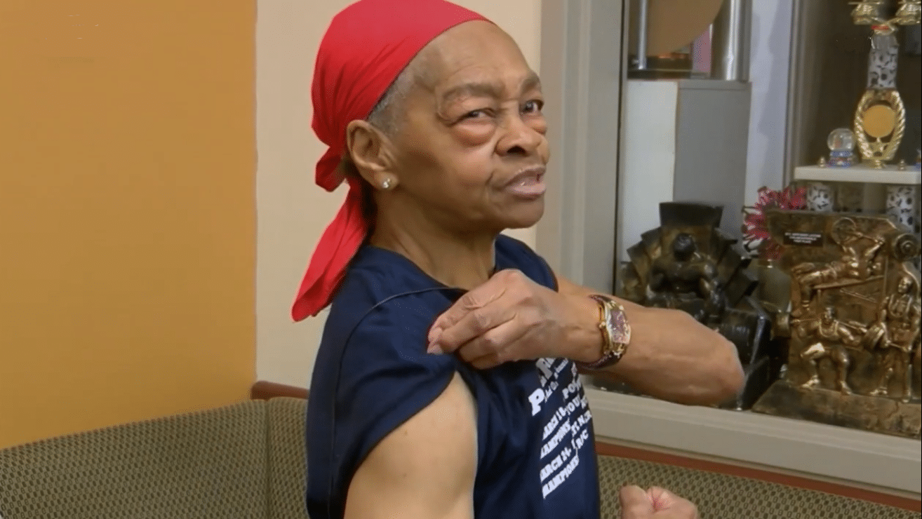 82yo Powerlifter Willie Murphy Beats Up Intruder Breaking Into Home