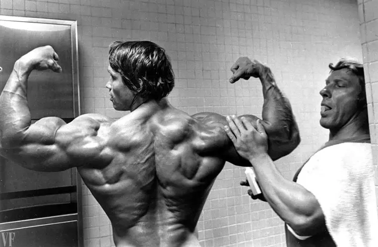Arnold Schwarzenegger - Amazing back development