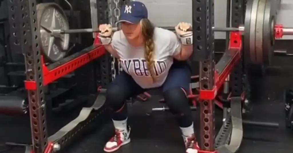 Daniella Melo Squat 415lbs