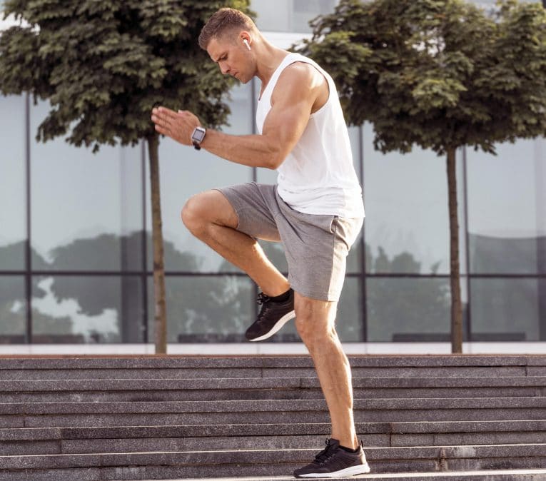 Sculpt The Perfect Six-Pack with The Best 30-Minute Outdoor Ab Workout ...