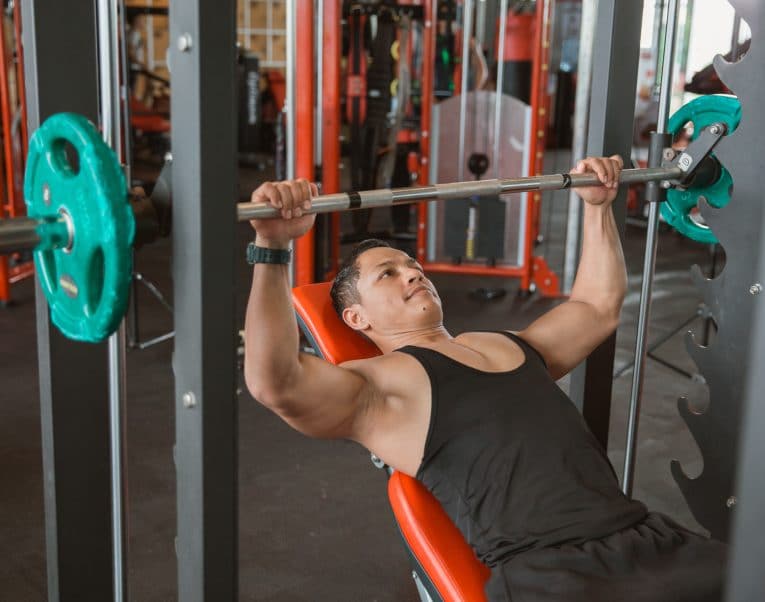 Smith Machine vs. Free Weight Power Rack Pros and Cons