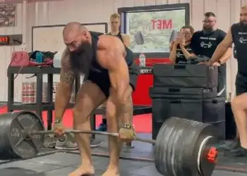 Nick Hadge Pulls 905 Lbs
