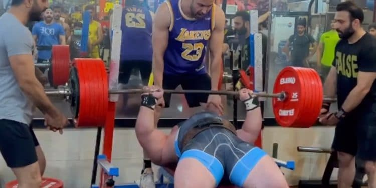 Danial Zamani Smokes 350 Kg