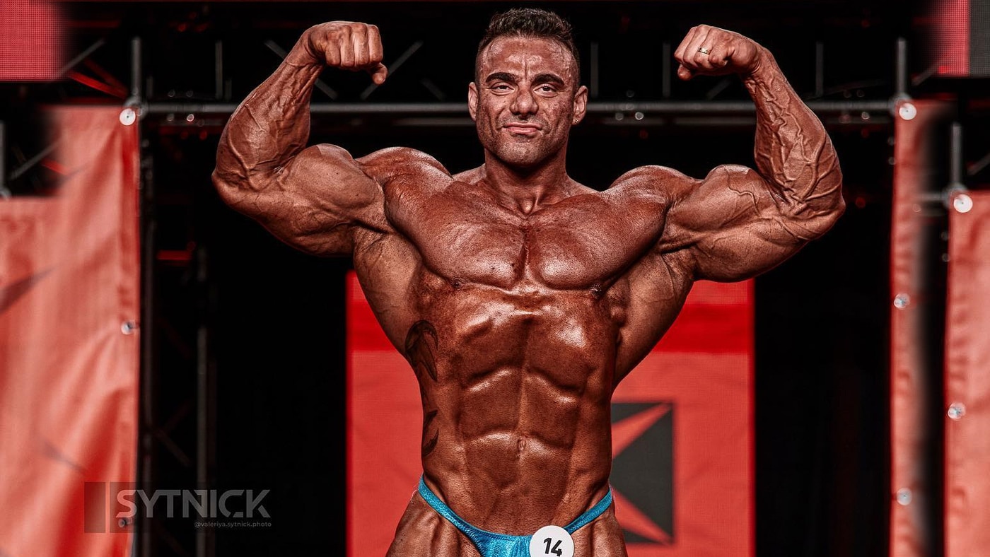 Watch Flex Lewis and Rafael Brandão Train Chest Together at the Dragon's  Lair Gym