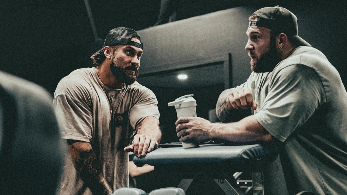 Bodybuilders Chris Bumstead And Iain Valliere Go Through A Killer Quad