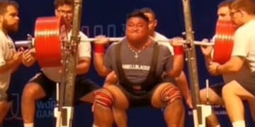 Sen Yang 440kg Equipped Squat