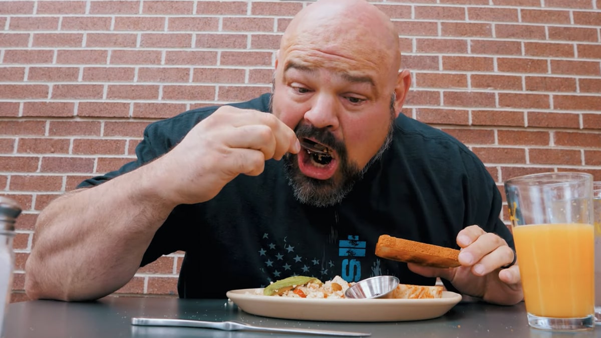 4x-world-s-strongest-man-brian-shaw-tries-out-a-9-000-calorie-vegan