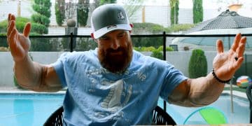 Flex Lewis Injures His Back