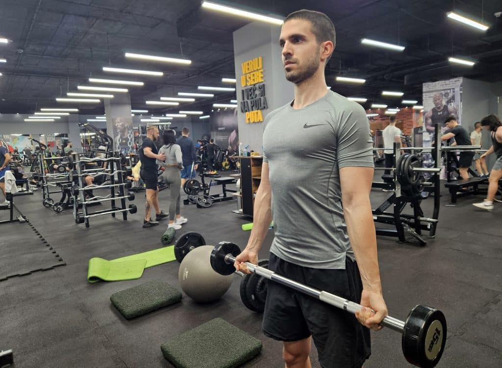 Wide Grip Barbell Curl Guide: How To, Benefits, Mistakes, Alternatives