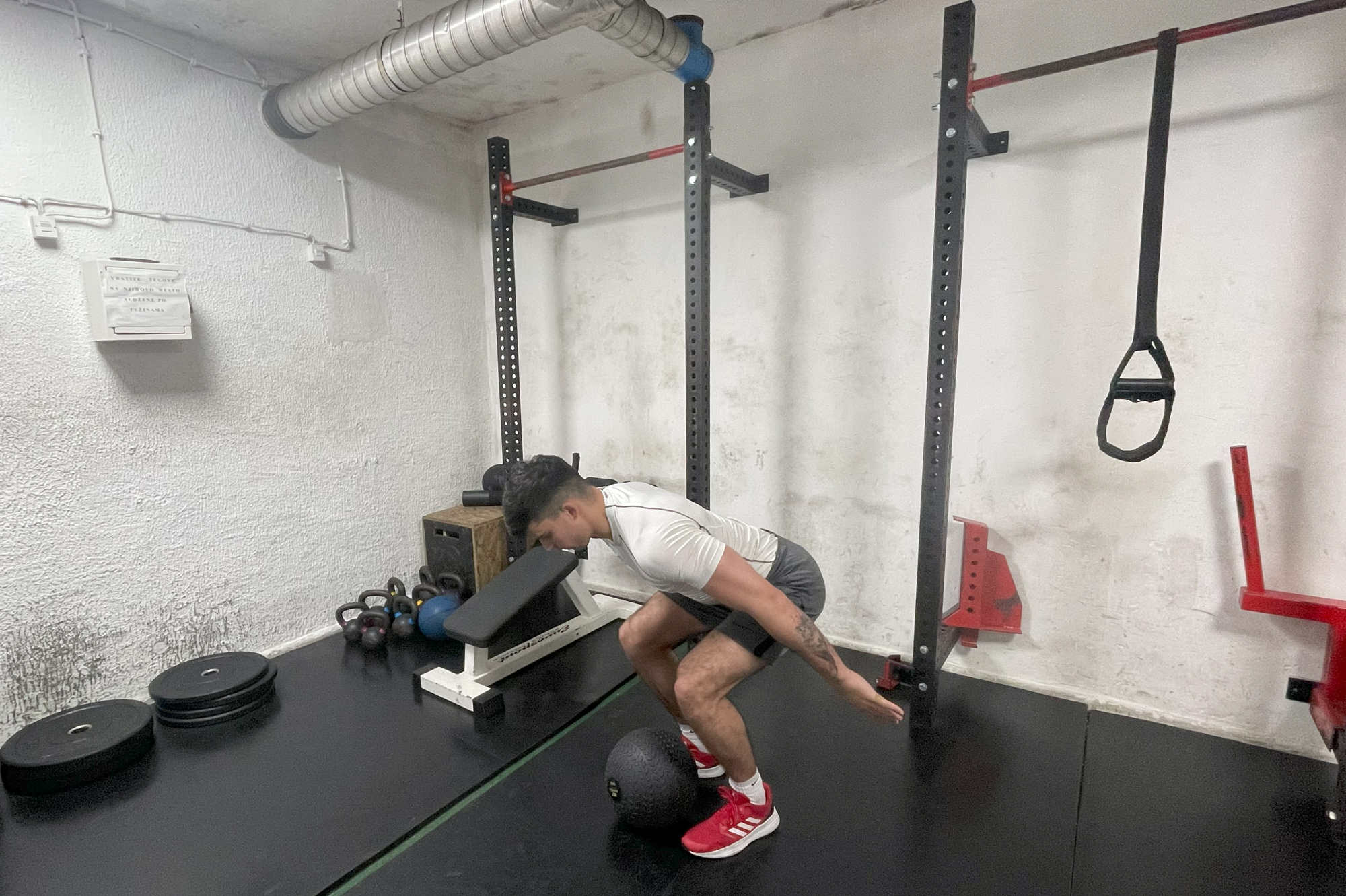 Medicine Ball Slam Guide How To, Muscles Worked, Benefits, Alternatives