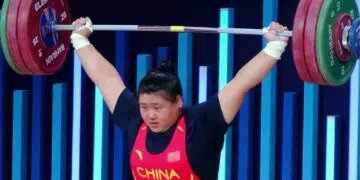 Yan Li Sets Snatch World Record