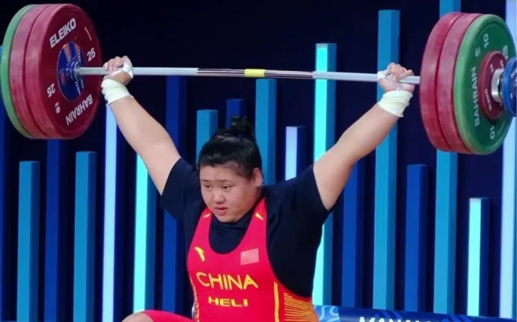 Yan Li Sets Snatch World Record