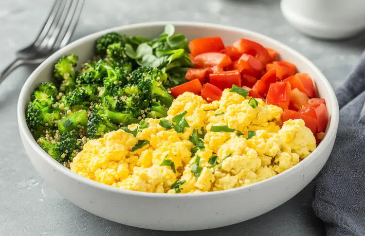 Scrambled Eggs Quinoa And Veggies