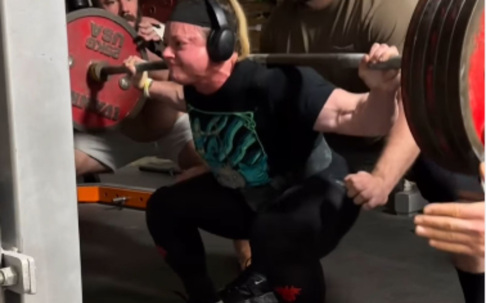 Kristy Hawkins Sets A Raw Squat Pr