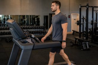 Zone 2 cardio gives lifters a lower-stress way to build conditioning between strength sessions.
