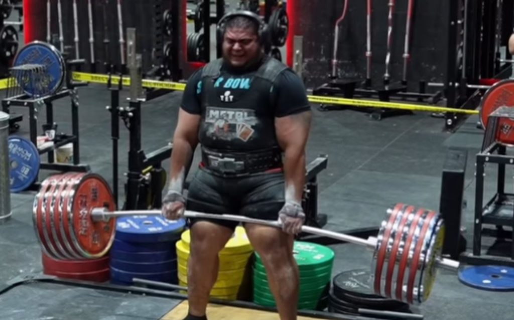 Raul Flores Deadlifts 504 Kg 1 111 2 Lb In Training