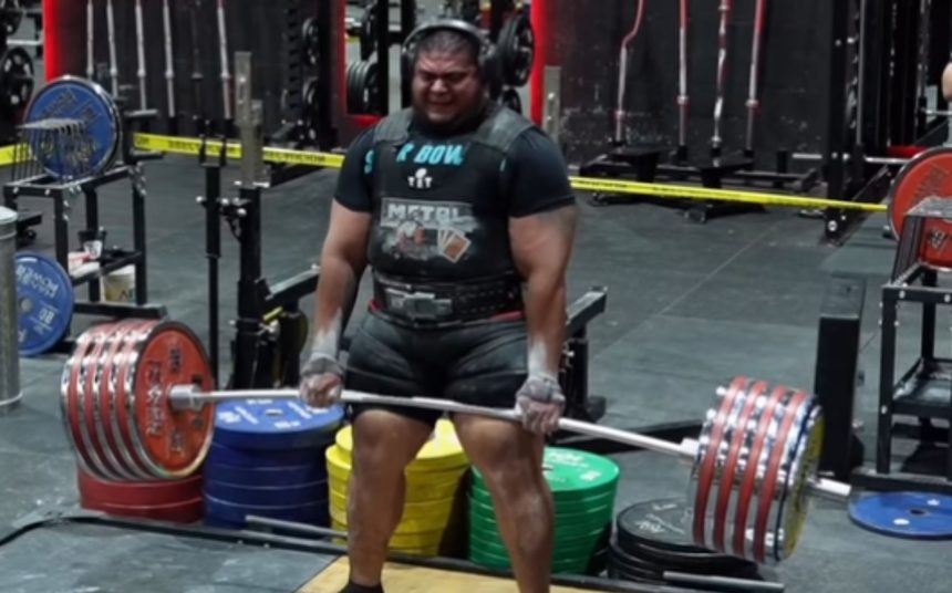 Raul Flores Deadlifts 504 Kg 1 111 2 Lb In Training