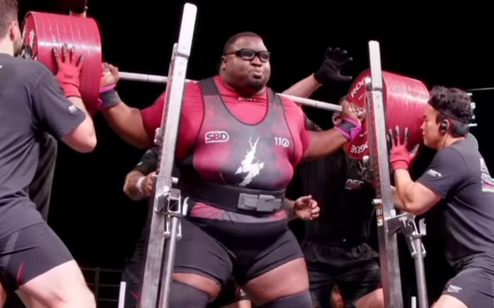 Devonte Lewis (+120KG) Crushes a 480-kg (1,058.2-lb) Raw Squat Unofficial IPF World Record at 2026 AMP Rising Tide – Fitness Volt
