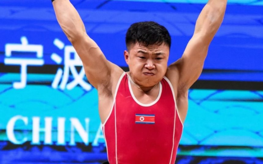 Pak Myong Jin Sets Clean - Jerk And Total World Records
